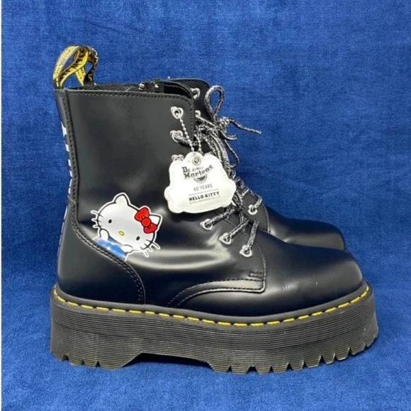 Dr. Martens X Hello Kitty - Picture 2 of 11